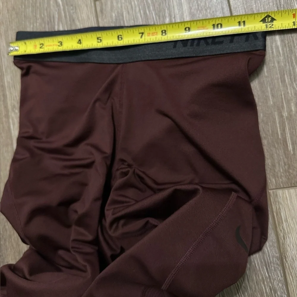🛍️ NIKE Pro Dri - Fit maroon color with black logo new condition.
